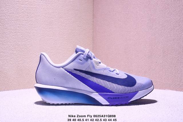 Nike耐克 Zoom Fly 4 马拉松运动缓震跑步鞋！ 保留经典马拉松鞋款造型双层材质鞋面飞线编织 网纱附面 兼顾包裹感以及透气性带来最佳的专业级跑鞋体验！