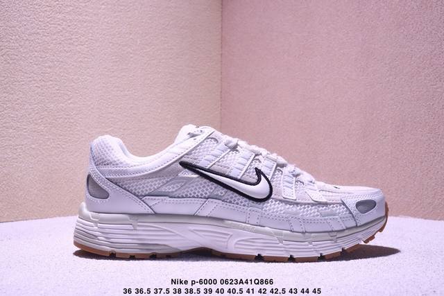 耐克Nike P-6000 跑鞋内外侧都用了红色的钩子，采用透气材料，搭配匠心覆面，再现千禧年代的跑鞋风格，塑就大气外观。鞋款秉承 Nike Pegasus 2