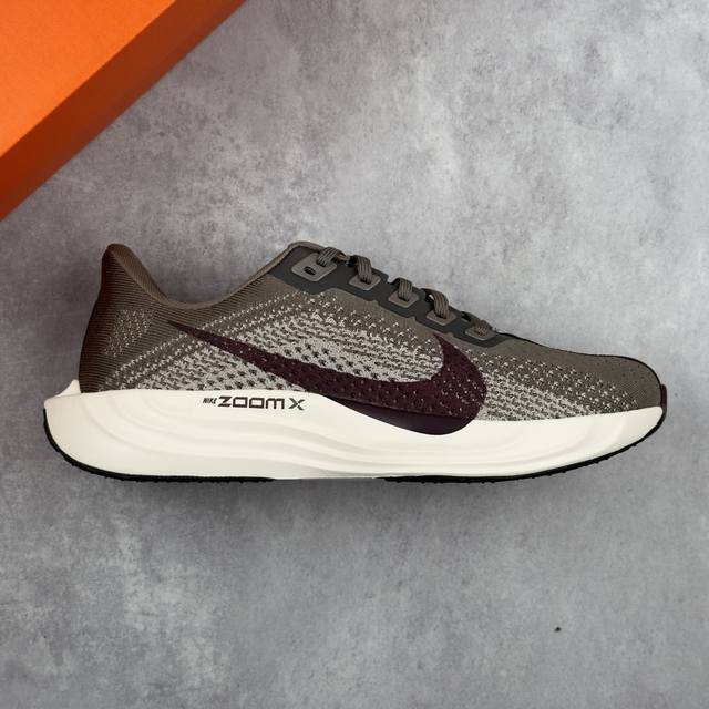 本地 核心私 Nike Pegasus Plus 飞马系列透气缓震运动跑鞋 #全新一代拥有 Zoom Air 一如既往的稳定感和流畅感 鞋面采用工程网眼设计 为