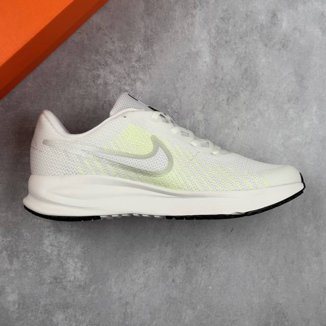 本地 核心私 耐克Nike React Vision 缓震保护编织透气休闲运动跑步鞋 目前合综性能最强的跑鞋之一 ，缓震方面搭载全了掌React科技 ：兼柔具软