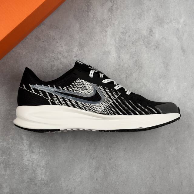 本地 核心私 耐克Nike React Vision 缓震保护编织透气休闲运动跑步鞋 目前合综性能最强的跑鞋之一 ，缓震方面搭载全了掌React科技 ：兼柔具软