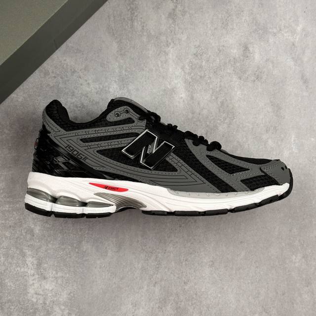 本地 核心私 新百伦 New Balance M1906系列 复古运动鞋单品宝藏老爹鞋 作为Nb最经典的档案鞋型之一，与 2一样，1906有着Nb最成熟的技术加