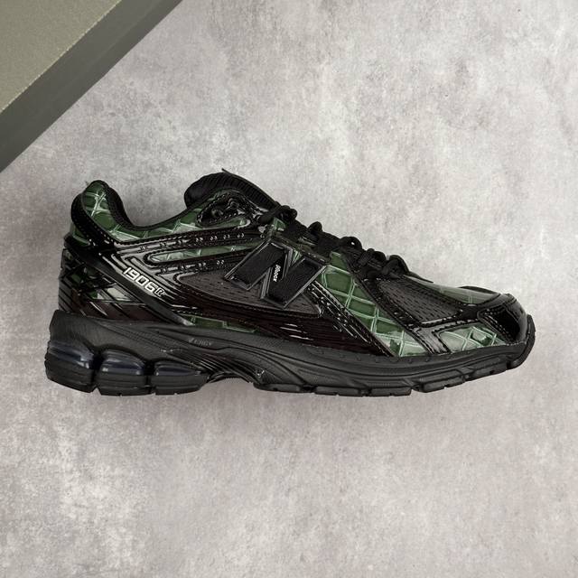 本地 核心私 新百伦 New Balance M1906系列 复古运动鞋单品宝藏老爹鞋 作为Nb最经典的档案鞋型之一，与 2一样，1906有着Nb最成熟的技术加