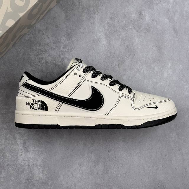 本地 核心私 Nike Sb Dunk Low“ 北面联名- -米黑勾” 经典白黑搭配 夏季百搭爆款 高端定制 低帮休闲板鞋 采用当下最流行缝线工艺鞋带穿插反光