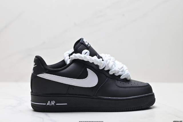 真标耐克Nike Air Force 1’07空军一号低帮百搭休闲运动板鞋。柔软、弹性十足的缓震性能和出色的中底设计，横跨复古与现代的外型结合，造就出风靡全球三