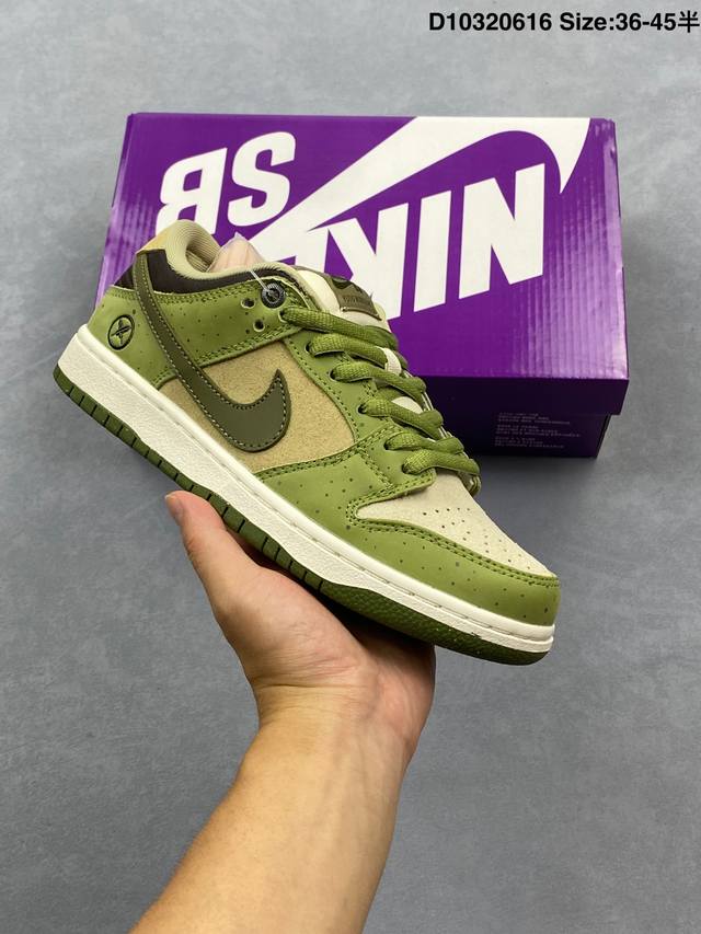 耐克Nike Dunk Low 扣篮系列 复古低帮休闲运动滑板板鞋 采用脚感柔软舒适Zoomair气垫 有效吸收滑板等极限运动在落地时带来的冲击力 为街头运动者
