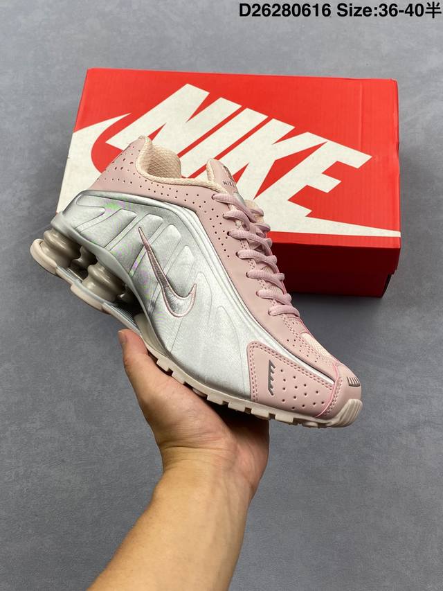 Nike Shox R4系列 耐克 低帮运动休闲气垫运动鞋 牙买加裔英国设计师 Martine Rose 今番再携去年与 Nike 合作推出联名鞋款 Nike