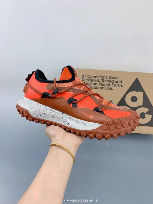 Nike Acg Mountain Fly Low Gtx Se 男女子运动鞋采用匠心设计，打造耐穿迅疾风格，让你在沙漠、峡谷和深山中探险时也能像在城市一般轻松