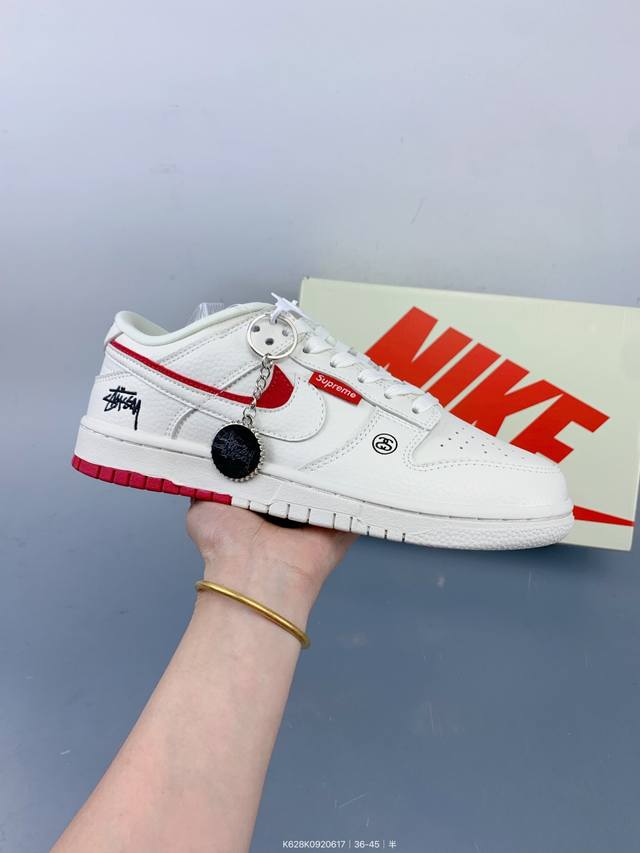 公司级 Nike Sb Dunk Low “斯图西&Sup联名-白红双勾” 周年高端定制 低帮休闲板鞋 定制鞋盒 大厂纯原品质出货 超高清洁度 皮料切割干净无任