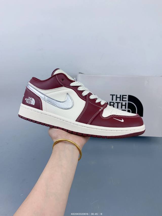 Air Jordan 1 Low Aj1乔1低帮休闲板鞋， 个性的设计风格以及品牌的经典元素 使其成为一双具有独特身份和价值的鞋子 清新而立体的外观加上联名标识