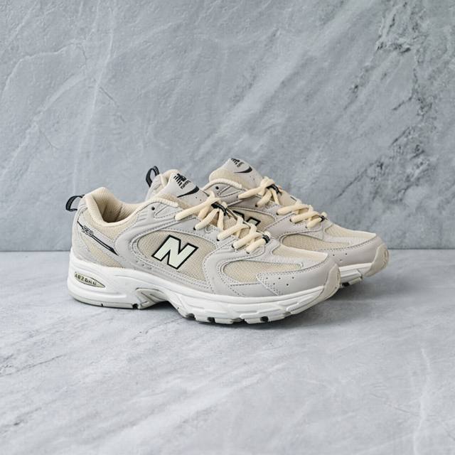 M版特价 福利 新款首发100 New Balance 530 复古跑鞋 头层版本 区分市面其他版本 这双鞋确实是Nb家经典复古款式之一，以全新科技诠释，成功打