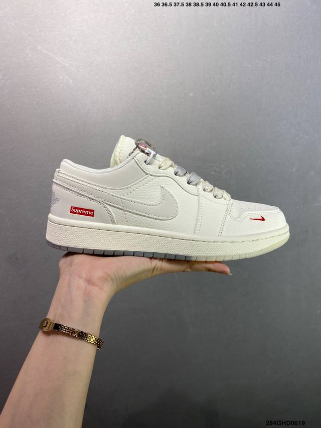 公司级Air Jordan 1 Low Og ”高端定制“ 大厂纯原工艺 原楦原纸板 原厂头层皮料 铸造最完美鞋型 一眼区别任何市售土肥圆版本 中底 背胶 皮料