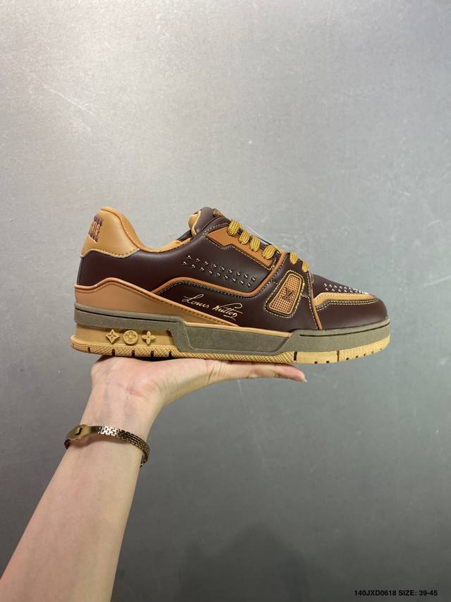 路易威登 Louis Vuitton Lv路易威登板鞋 新款 Lv Trainer最新配色运动鞋 L家 篮球鞋风格运动鞋 该鞋由艺术总监 Virgil Ablo