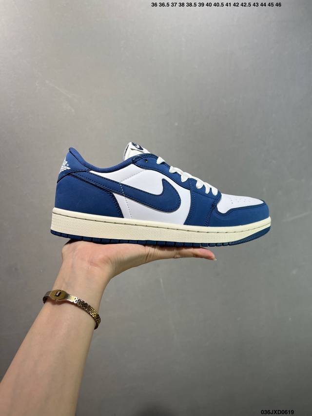 公司级Nike Air Jordan 1 Low Aj1乔1低帮休闲板鞋 同步官方配色 原档冲孔鞋头 四线拉帮 鞋舌高弹海绵填充 官方货号:553558 113