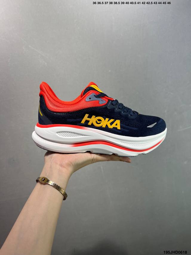 公司级Hoka M Bondi 9 轻盈跑鞋 这个品牌来自于新西兰的毛利语，Hoka表示大地，One One表示飞越，连起来就是飞越地平线，One One不是读