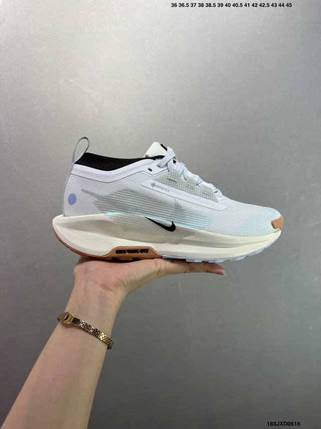 公司级Nike Reactx Pegasus Trail 5 Gtx 越野跑步鞋 登月兼顾迅疾外观和稳固脚感 后跟覆面和中足动态支撑巧妙融合 缔造稳定顺畅的迈步