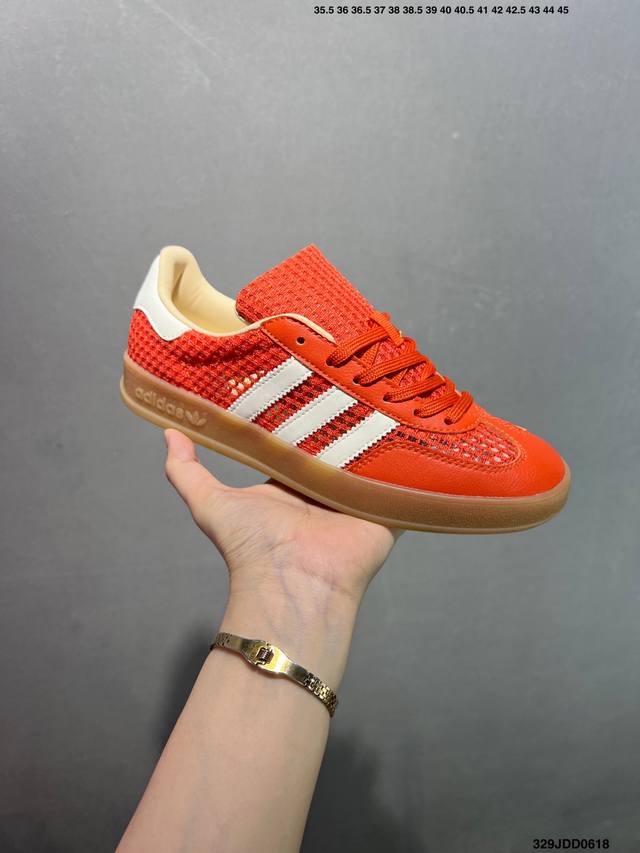 Ad Gazelle Indoor Trainers 羚羊内训系列低帮复古百搭休闲运动德训风板鞋 Js0713 90年代经典的复刻版！自60年代以足球训练鞋面世