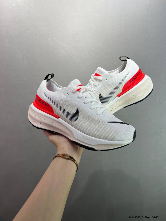 Nike Zoomx Invincible Run Fk 3机能风格 跑步鞋搭载柔软泡绵，在运动中为你塑就缓震脚感。设计灵感源自日常跑步者，提供稳固支撑力和非凡