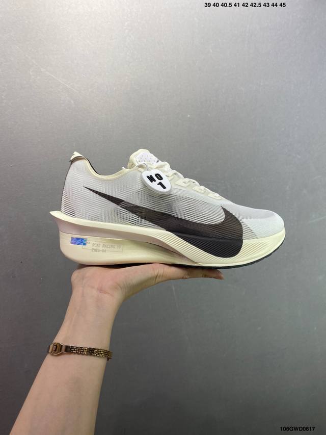 公司级Nike Zoomx Vaporfly Next% 4 马拉松系列公路竞速超轻缓震跑步鞋 Hv6107-100 #鞋款轻盈，同时保持出色性能表现。此鞋款质