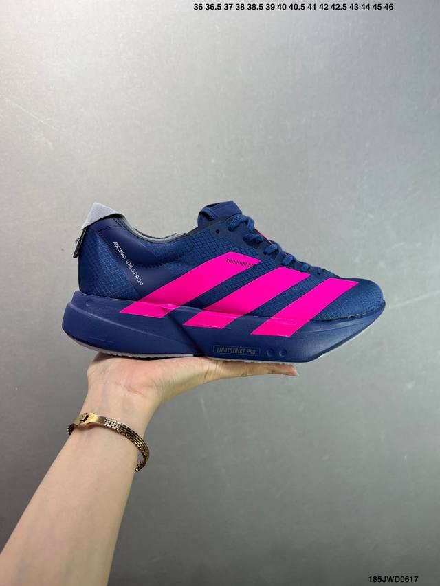 公司级Adidas Adizero Adios 阿迪超轻透气缓震跑鞋 整体外观造型与Adizero Adios Pro Evo 1非常相似 中底配置方面搭载全掌