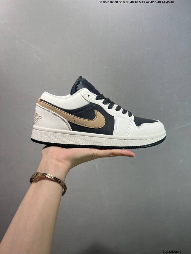 Nike Air Jordan 1 Low Aj1乔1低帮休闲板鞋 同步官方配色 原档冲孔鞋头 四线拉帮 鞋舌高弹海绵填充 官方货号:553558 113 Si