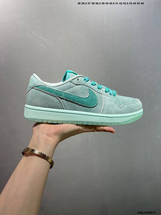 公司级Nike Air Jordan 1 Low Aj1乔1低帮休闲板鞋 同步官方配色 原档冲孔鞋头 四线拉帮 鞋舌高弹海绵填充 官方货号:553558 113