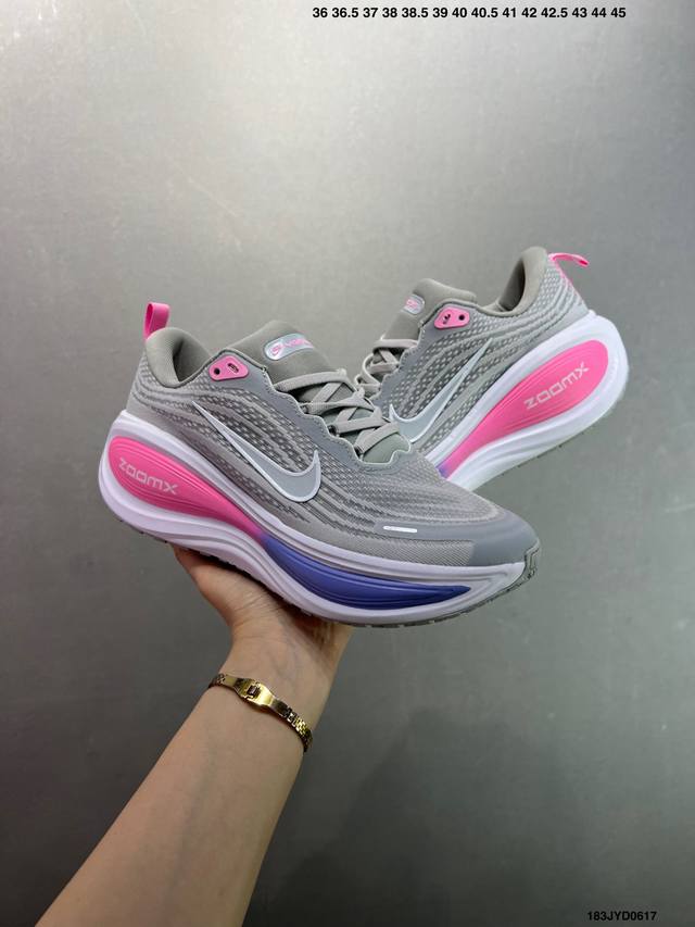 公司级Nike Vomero 耐克 舒适减震防滑 低帮跑步鞋 全掌Reactx泡绵中底 前掌和后跟还配备了Air Zoom气垫单元 据说跑起来更快更舒适哦 这次