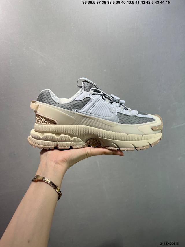 公司级耐克Nike Zoom Vomero Roam 5Roam 复古跑五代休闲运动慢跑鞋 纯原版本 简洁设计 功能性强 防水防撕裂鞋面 鞋带也改成了束绳设计