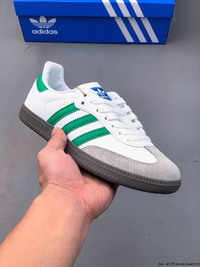 二层真标！Adidas Samba Og 经典鞋款 Adidas 近70年的经典Samba Og 修长的鞋楦,略微尖尖的鞋头,翻毛皮的鞋头拼接,这些我们都看得到