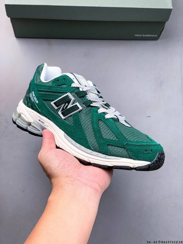 New Balance M1906Ri Nb宝藏老爹鞋款，复古元素叠加，质感超级棒，楦版型材料细节做工精细，货如实拍图 作为Nb最经典的档案鞋型之一，与 2一样