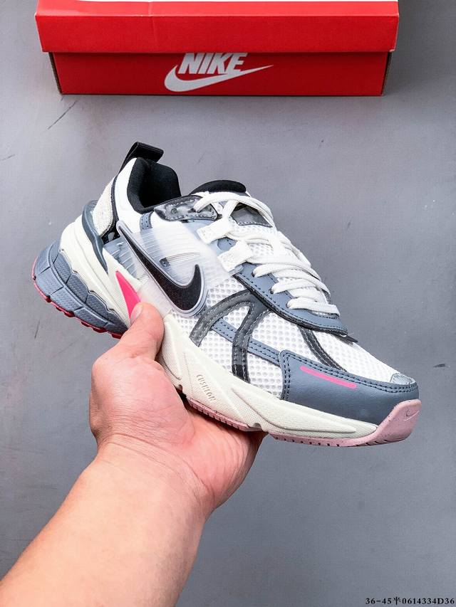 公司级！耐克Nike V2K Run新款百搭休闲跑步鞋 复古风潮 网面透气 紧致的鞋面材质提供良好的包裹性 鞋侧 Swoosh以及鞋头部分搭配增添不少亮点的镀铬