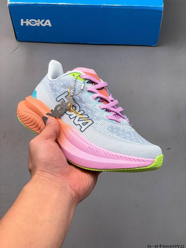集图 Hoka Mach 6 马赫6 新一代极限轻量竞速跑鞋 Hoka全新Mach 6回弹训练与推进感提升，布局更好速度操控的灵巧性，将日常大众化，亦适合出赛穿