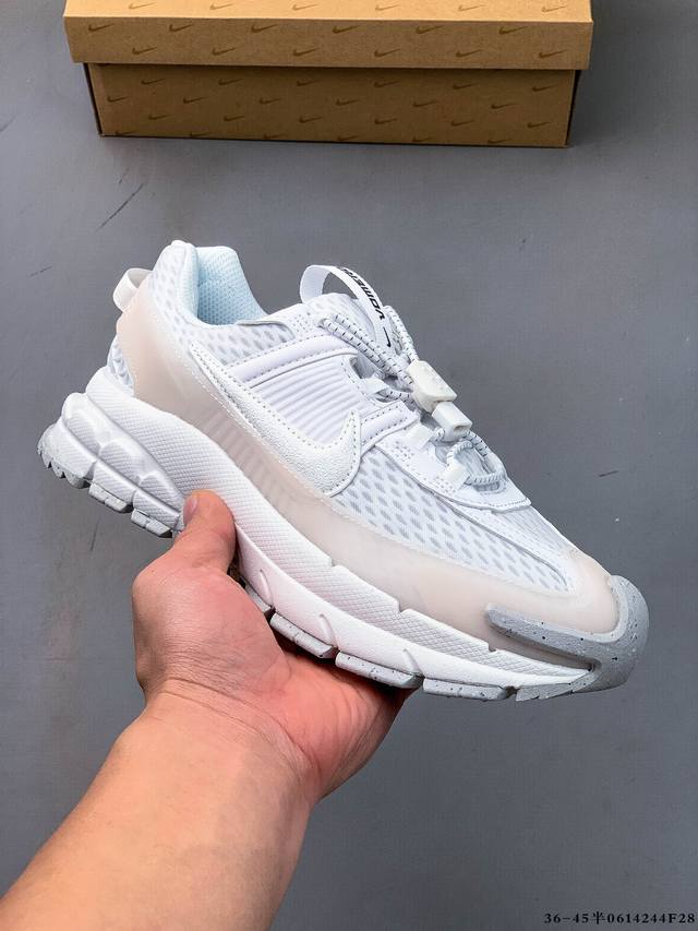 集图 公司级！耐克Nike Zoom Vomero Roam 潮流低帮休闲运动鞋 Nike Zoom Vomero Roam男子冬季款运动鞋专为城市环境匠心设计