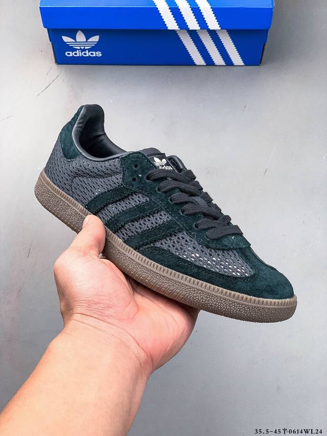 二层真标！Adidas Samba Og 经典鞋款 Adidas 近70年的经典Samba Og 修长的鞋楦,略微尖尖的鞋头,翻毛皮的鞋头拼接,这些我们都看得到