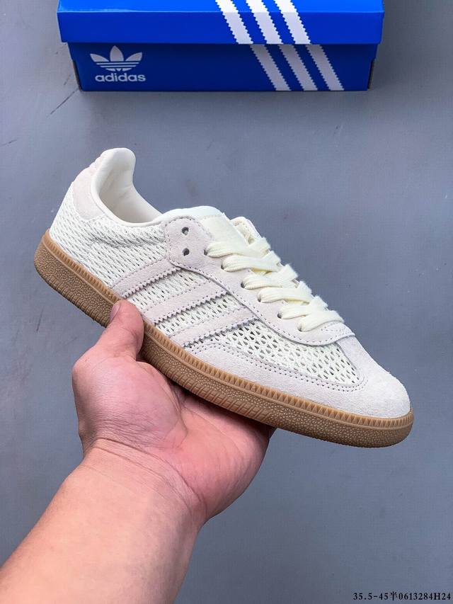 二层真标！Adidas Samba Og 经典鞋款 Adidas 近70年的经典Samba Og 修长的鞋楦,略微尖尖的鞋头,翻毛皮的鞋头拼接,这些我们都看得到