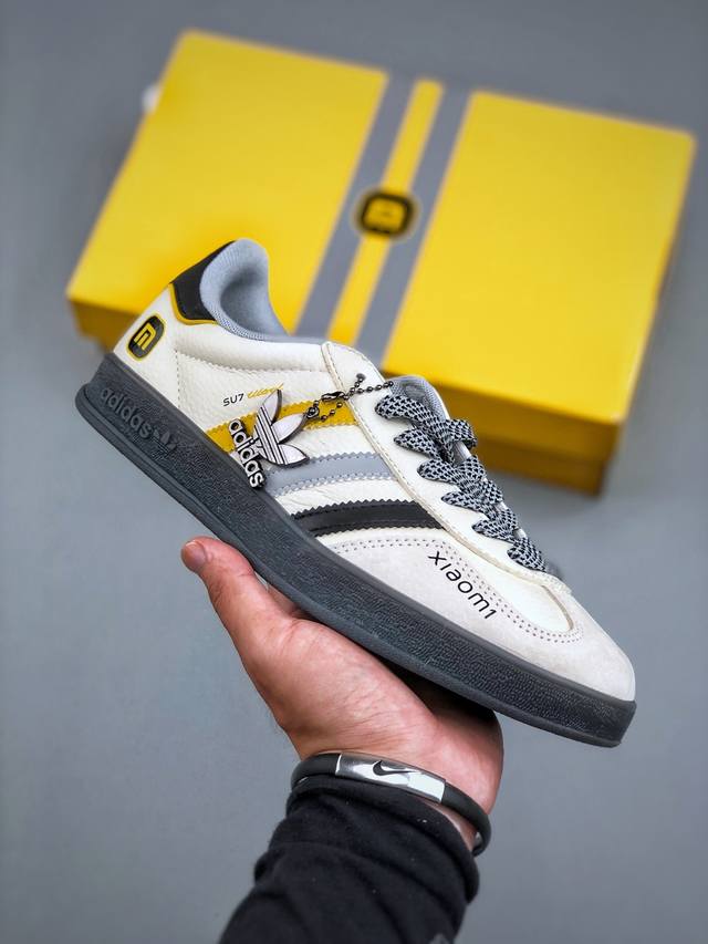 Adidas Gazelle Og 小米联名款 白灰配色 高端定制羚羊系列 大厂纯原品质出货 超高清洁度 细节完美 舒适百搭 低帮休闲板鞋 男女同款货号：Dm1