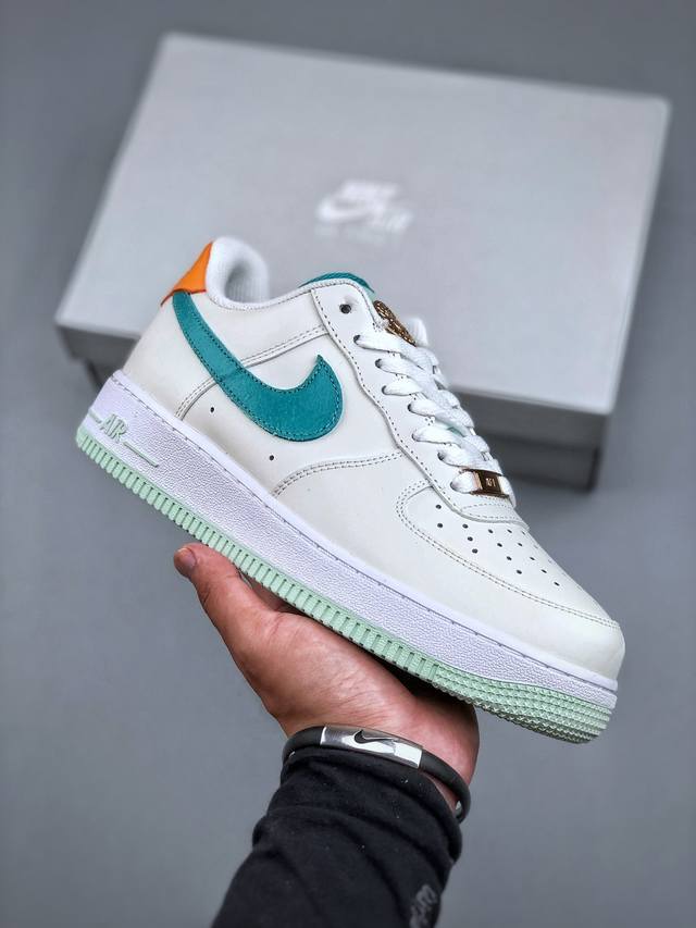 今日福利款 Nk Air Force 1 联名款 空军一号 鞋面工整无皱褶 工艺超前市场水平 卡色完美同步公司版本#后跟港宝细节 调试比对原版 两个码段电控印字