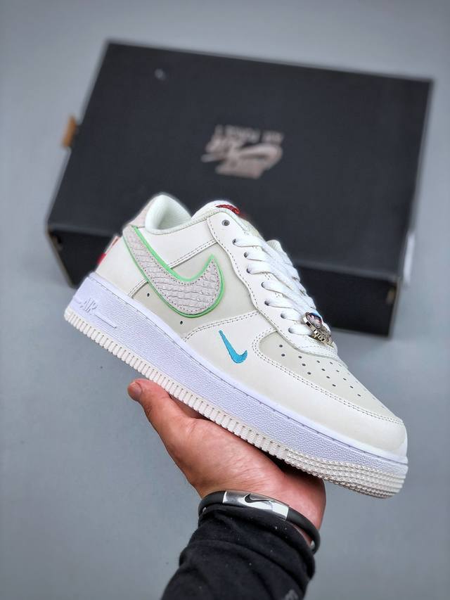 今日福利款 Nk Air Force 1 联名款 空军一号 鞋面工整无皱褶 工艺超前市场水平 卡色完美同步公司版本#后跟港宝细节 调试比对原版 两个码段电控印字