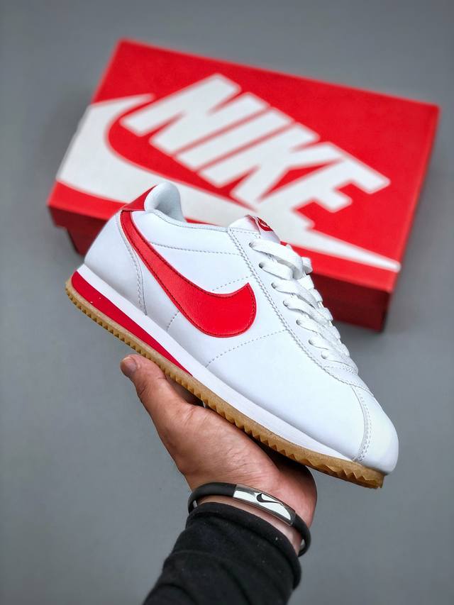 Nike Classic Cortez Nylon Pren 全新配色经典阿甘休闲跑步鞋 纯粹而执着的精神，使得Cortez种在了一代人的心里，无论是否喜欢它复