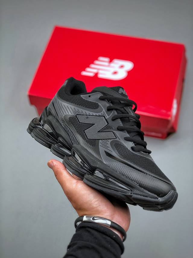 New Balance 新百伦 Nb2000 网面休闲鞋 复古还要机能，Nb官方重磅新品。一款融合复古设计与现代科技的跑鞋，以其经典的造型和舒适脚感，成为202