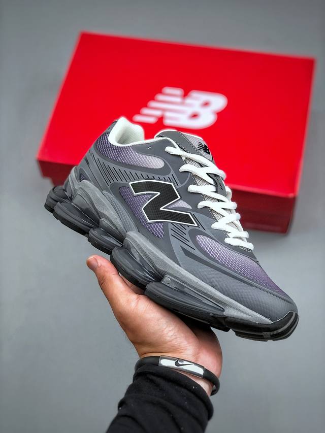 New Balance 新百伦 Nb2000 网面休闲鞋 复古还要机能，Nb官方重磅新品。一款融合复古设计与现代科技的跑鞋，以其经典的造型和舒适脚感，成为202