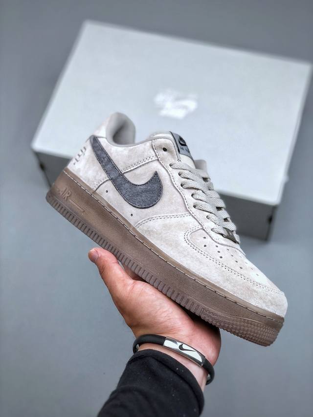 今日福利款 Nk Air Force 1 联名款 空军一号 鞋面工整无皱褶 工艺超前市场水平 卡色完美同步公司版本#后跟港宝细节 调试比对原版 两个码段电控印字