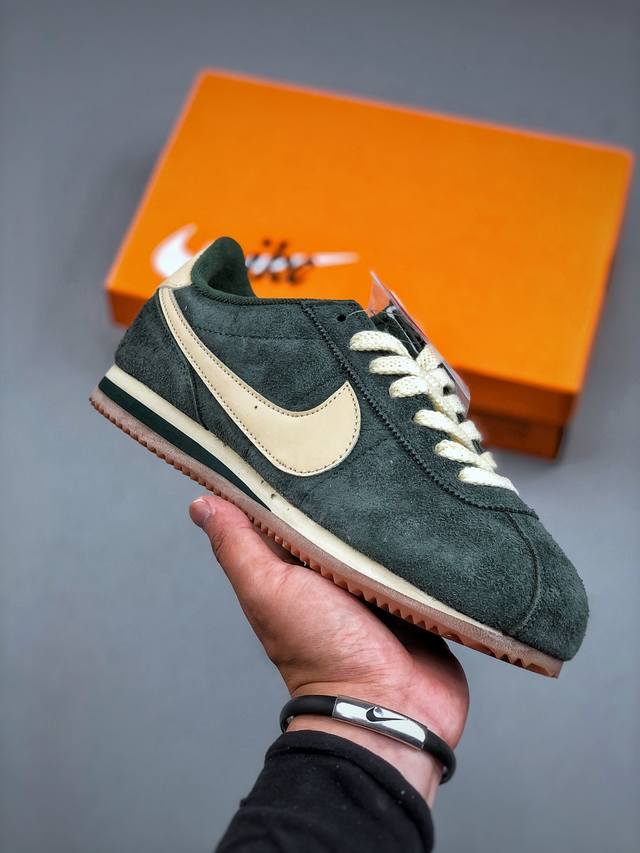 Nike Classic Cortez 耐克经典轻便舒适男子阿甘鞋休闲跑步鞋运动鞋 纯粹而执着的精神 使得Cortez种在了一代人的心里 无论是否喜欢它复古的鞋