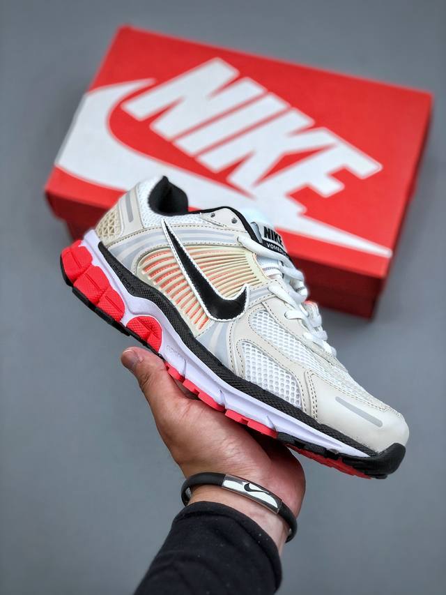 Nike Zoom Vomero 5 佛莫罗5代系列经典复古运动慢跑鞋 米黑红 Fb9149-102 尺码：36-45 半