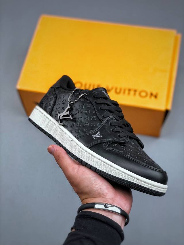 Louis Vuitton 路易威登新款百搭休闲板鞋 小红书爆款 Lv男士跑步鞋休闲鞋透气轻质系带轻便运动鞋 尺码：39-45