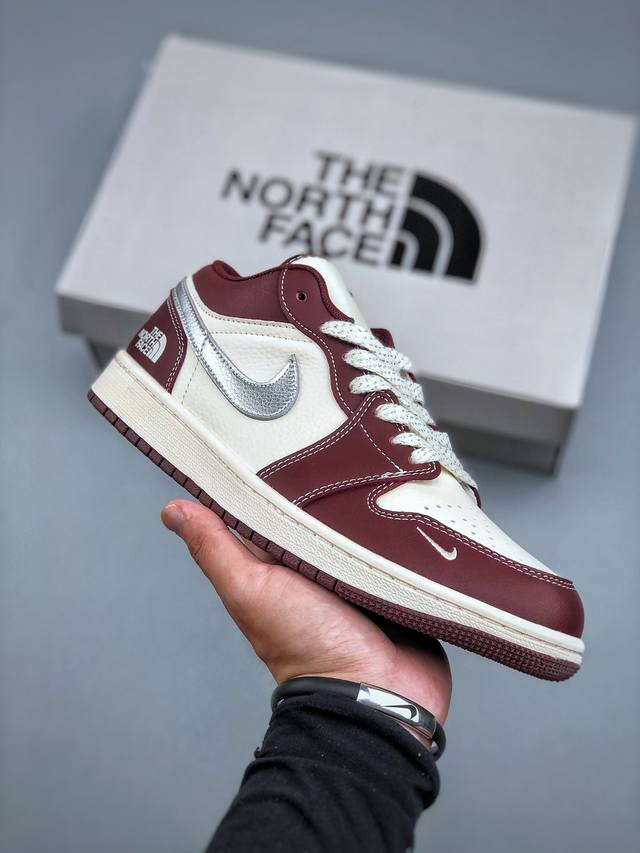 Air Jordan 1 Retro Low X The North Face 白酒红小钩满天星官方同步新色 原装级产物拒绝公底 立体鞋型 细节完美 高清洁度