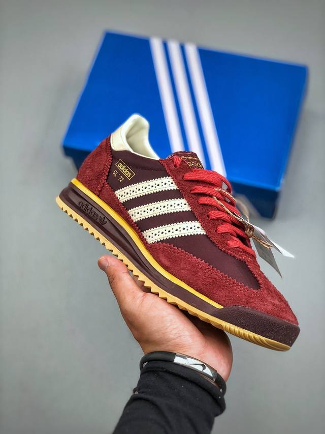 Adidas Originals Sl 72 Rs Jq0989 阿迪经典复古慢跑鞋 #鞋款采用舒爽尼龙鞋面、绒面革饰面和皮革细节等设计。与此同时，搭载着 Ec