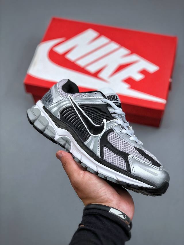 Nike Zoom Vomero 5 Sp 佛莫罗5代系列经典复古休闲运动慢跑鞋 Fj451 004 尺码：36-45 半