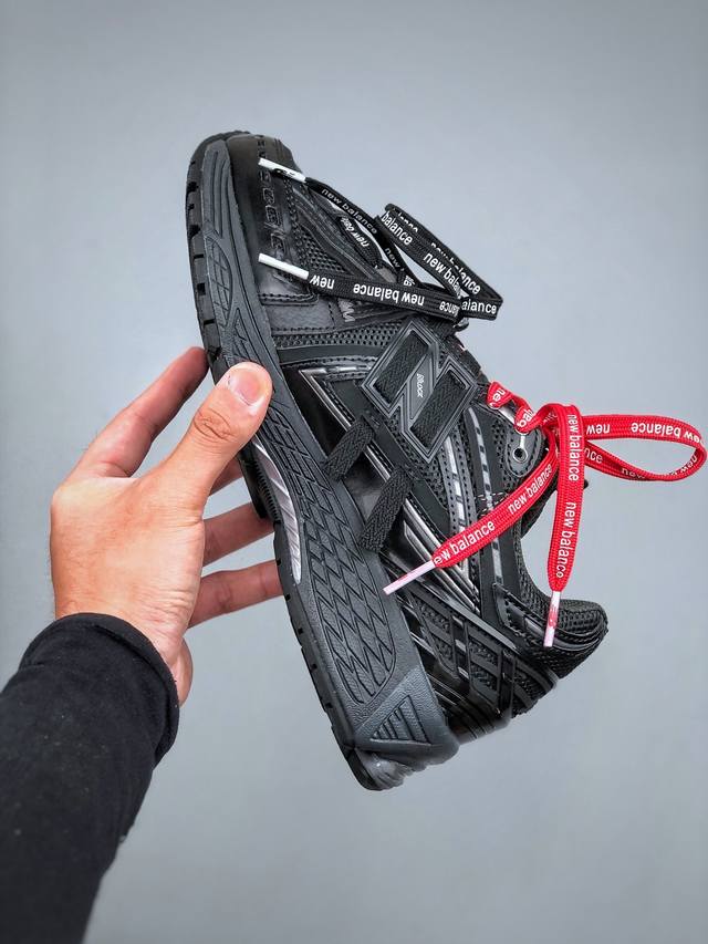 New Balance 1906系列复古老爹风休闲运动慢跑鞋 #采用轻质牛剖革拼接透气网眼衬垫织物鞋面材质 T-Beam大底提供足步弓支撑，保持步态稳定 后跟搭