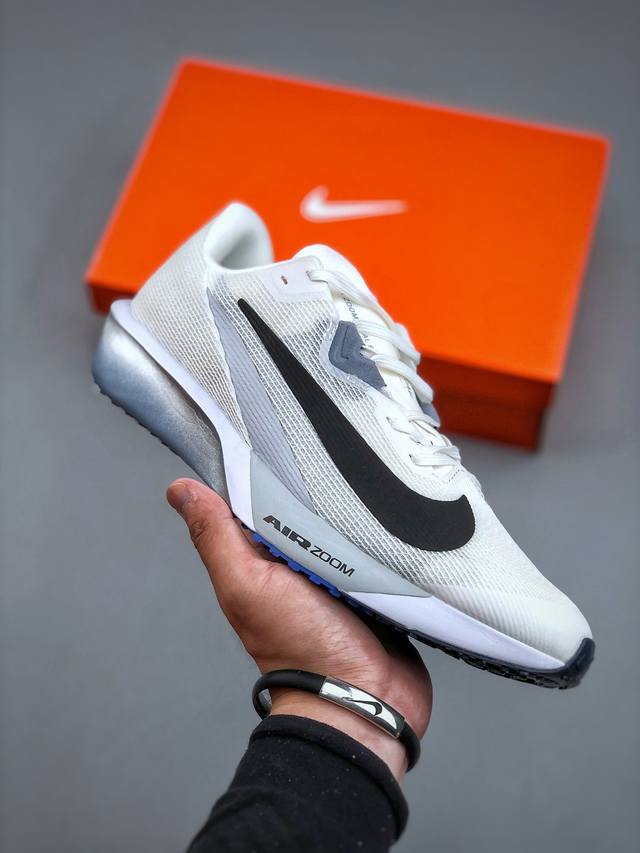 Nike Air Zoom Rival Fly 4超弹透气轻量跑步鞋鞋款搭载 Flyknit 材料 出众弹性 易于穿脱 采用React技术 轻盈耐 跑步健身房锻
